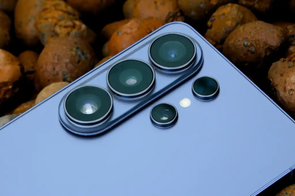 ทำไม Samsung ISOCELL HPC 200MP อาจไม่อยู่ใน Galaxy S27 Ultra แต่กลายเป็นอาวุธลับให้คู่แข่ง
