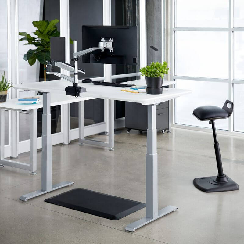 ศึกโต๊ะปรับความสูงเสถียรภาพ: Vari Electric Desk vs UPLIFT V3