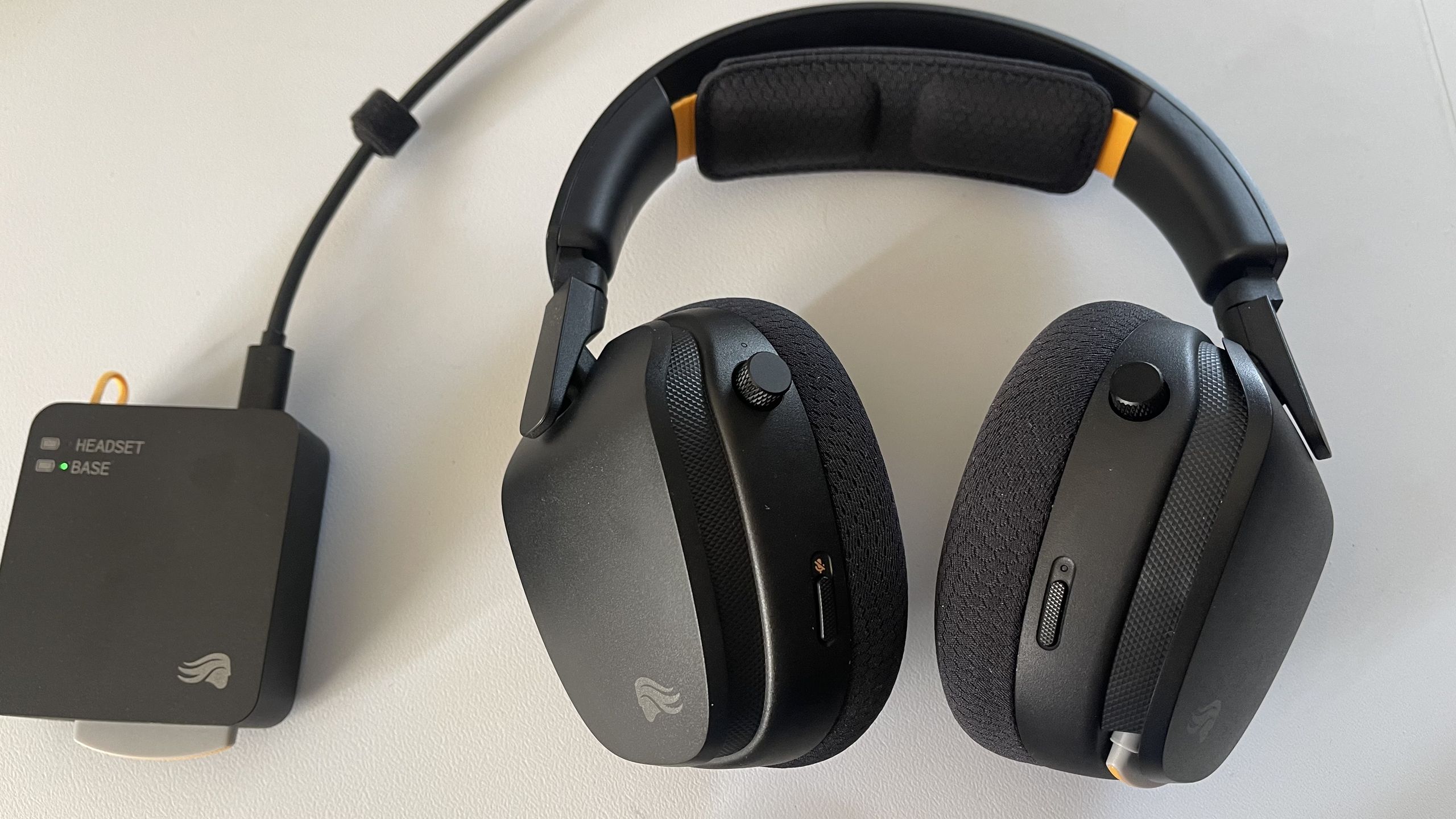 หูฟังเกมมิ่งไร้สายแบตเตอรี่ยาวนาน: เลือก Glorious InfinitePlay หรือ HyperX Cloud Stinger 3 ดี?