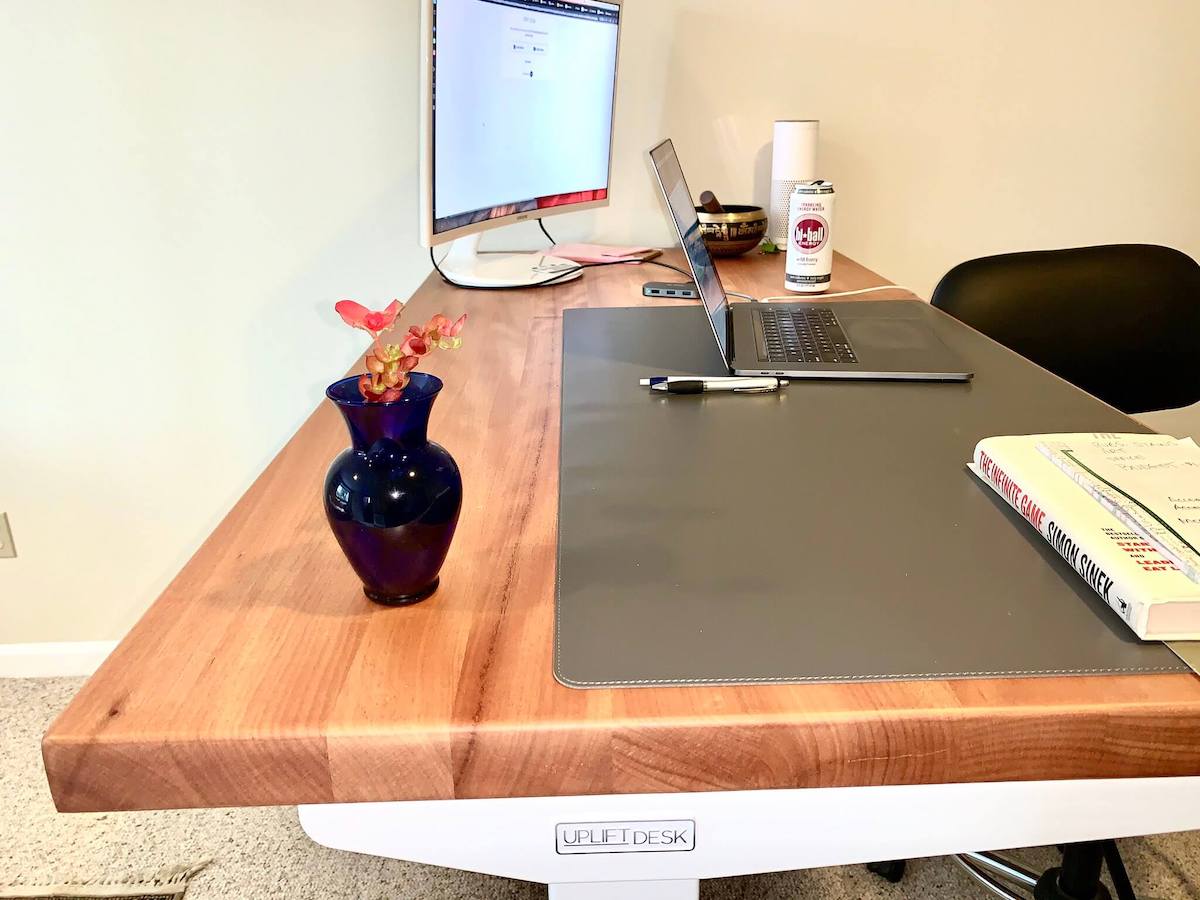 ศึกโต๊ะปรับความสูงเสถียรภาพ: Vari Electric Desk vs UPLIFT V3