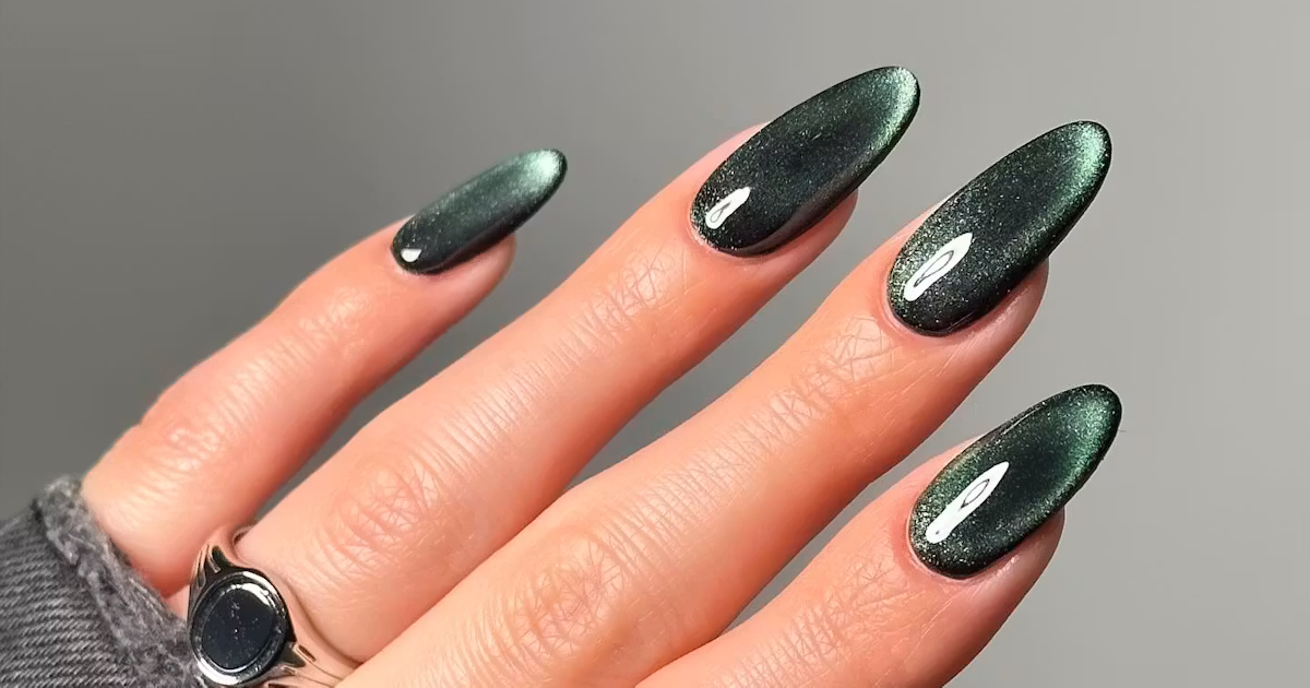 Jewel Tones และ Cat-Eye Chrome เล็บเข้มที่สะท้อนฤดูใบไม้ร่วง