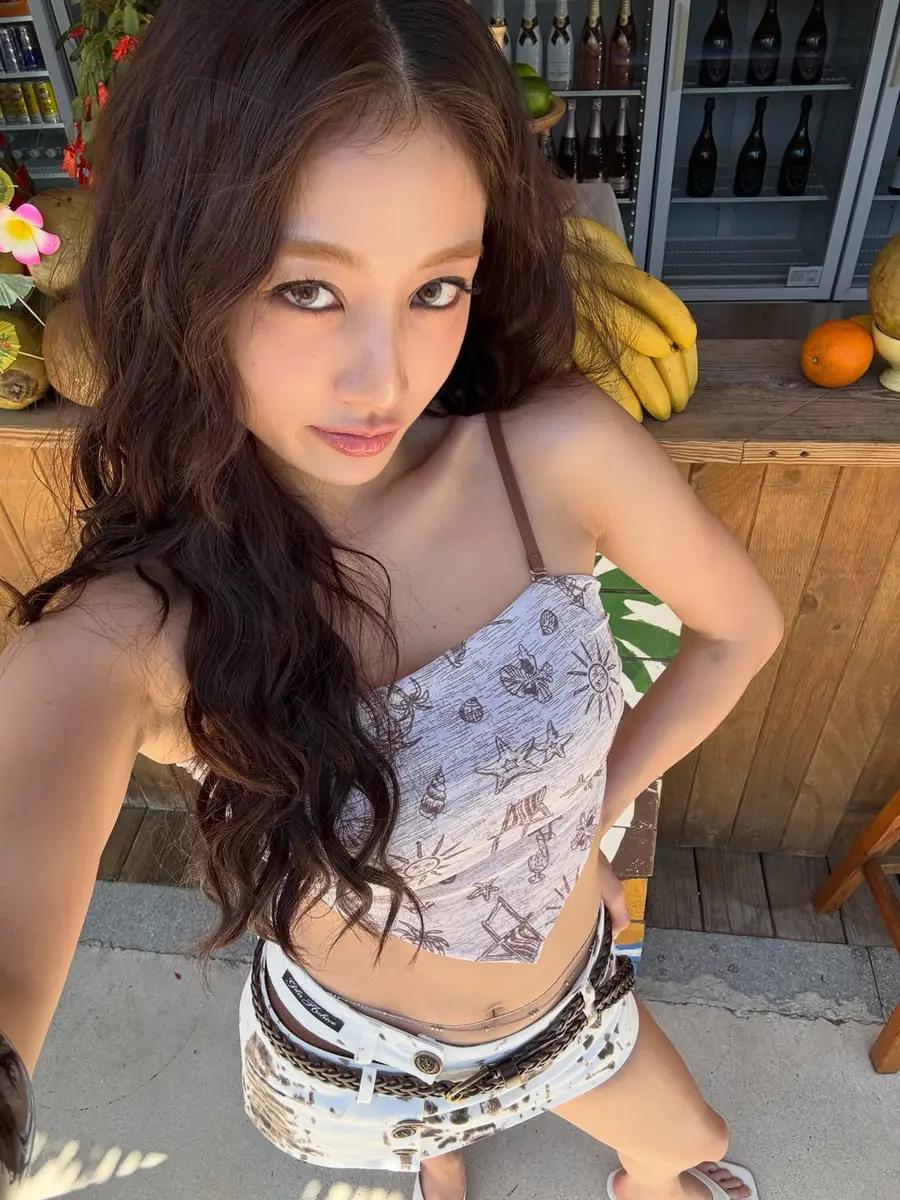 โมเมนต์ริมทะเลของคนดังกำลังนิยามเทรนด์ชุดว่ายน้ำฤดูร้อน