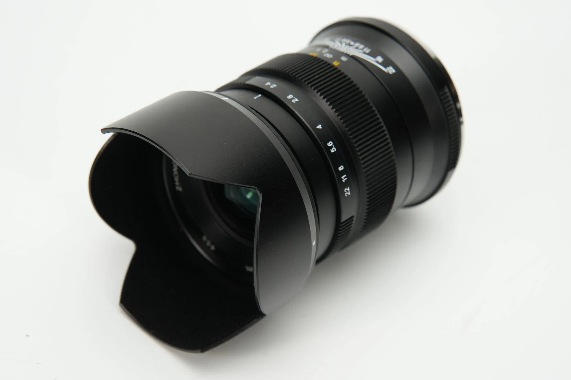 Zhong Yi Pittura 30mm f/2.4 เลนส์ medium format ที่เติมช่องว่างให้สาย GFX และ XCD