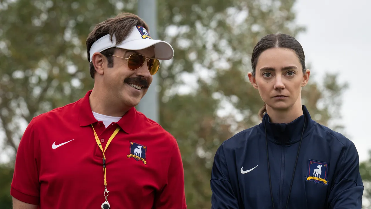 Ted Lasso season 4 รีบูตนุ่มนวล พาโค้ชหัวใจดีสู่ทีมหญิง