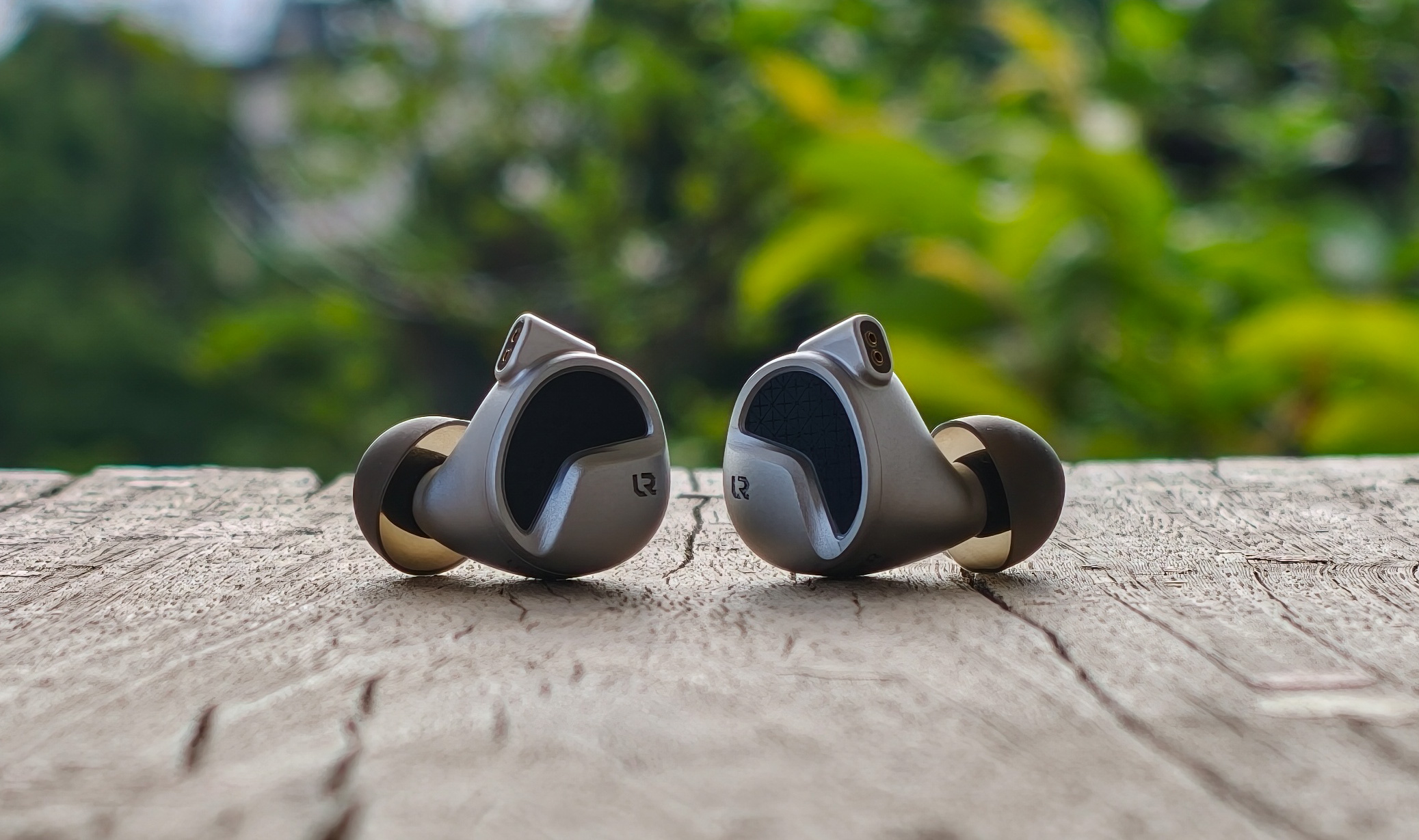 เปรียบเทียบ planar magnetic IEM สายประหยัดสำหรับนักฟังเพลง