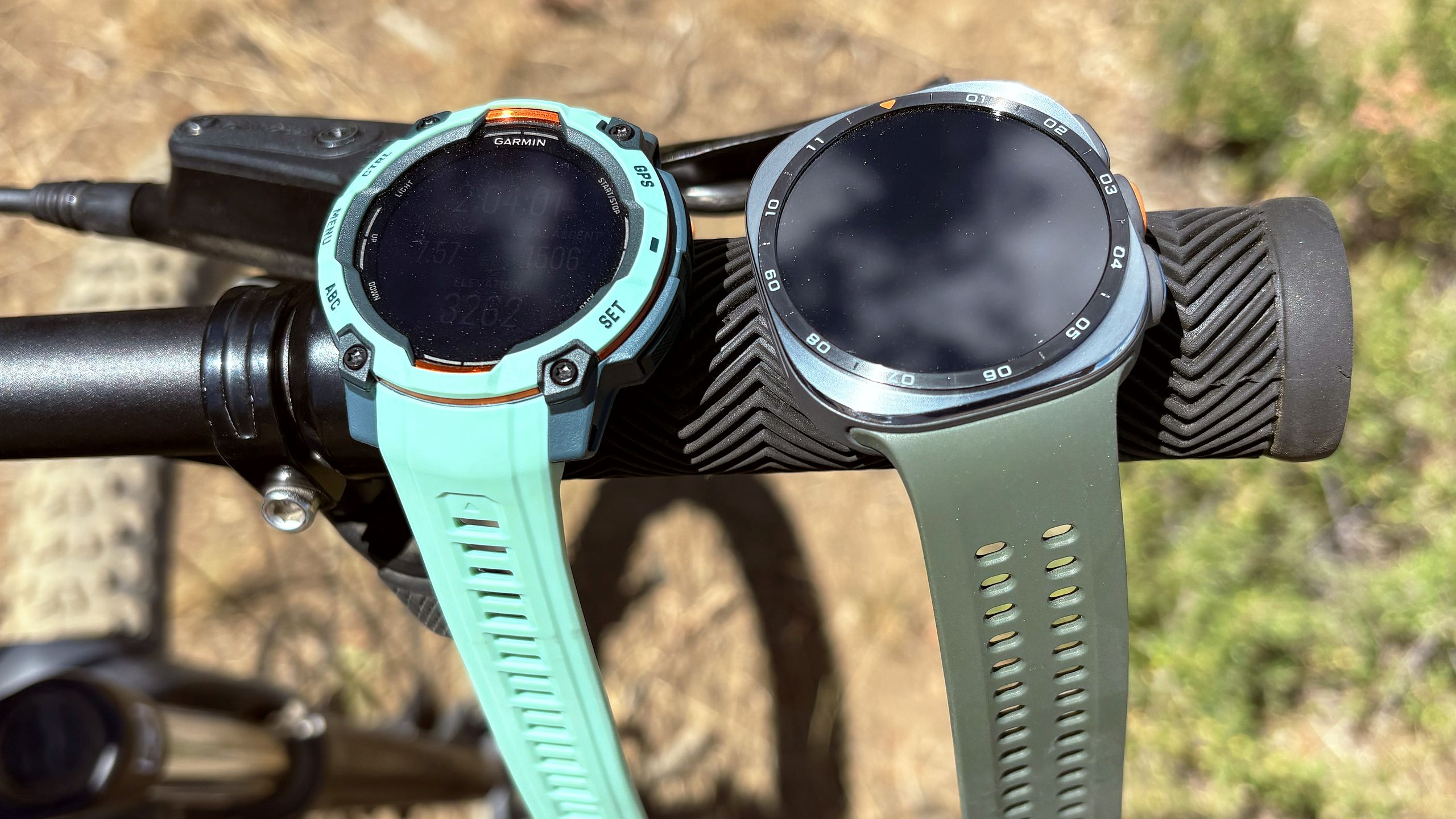 Garmin Epix Gen 2 vs Samsung Galaxy Watch Ultra 2 นาฬิกากีฬาอาชีพสำหรับสายอึด