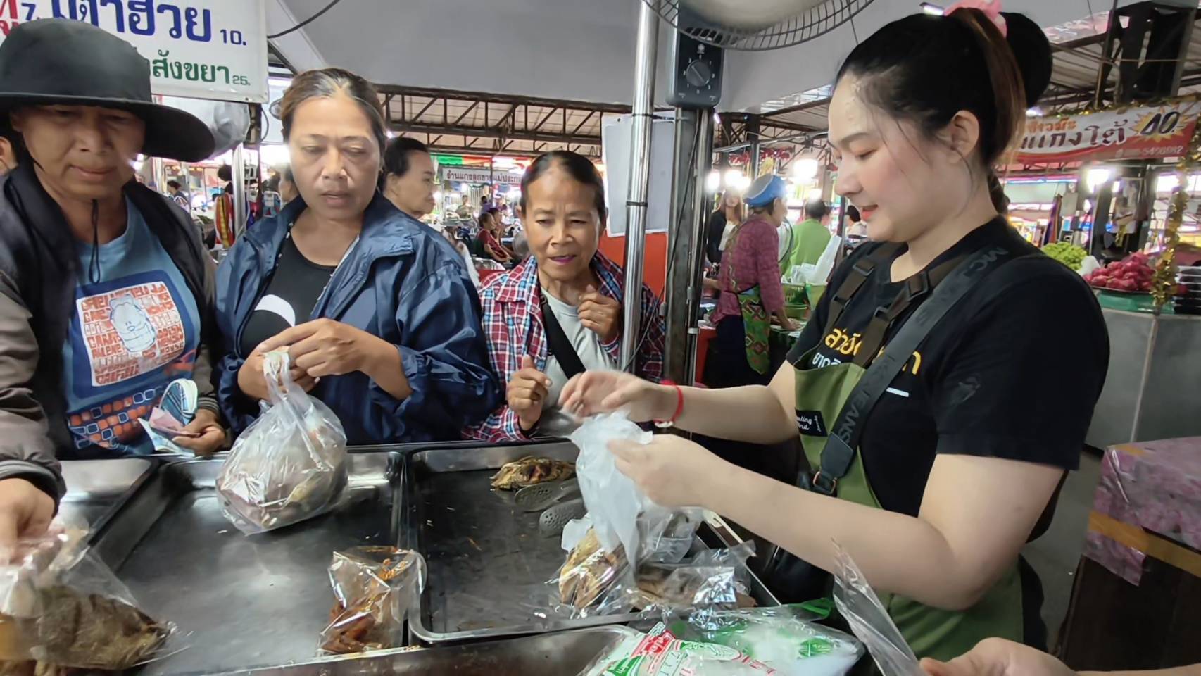 ร้านแกงราคาย่อมเยาว์ เมื่อธุรกิจเล็กแบ่งกำไรคืนชุมชน