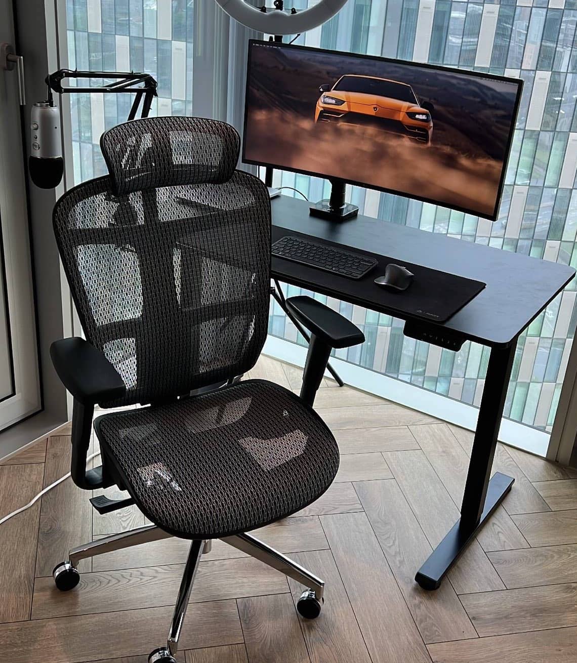 Standing Desk Showdown: เลือกโต๊ะยืนนั่งที่ใช่สำหรับคุณ