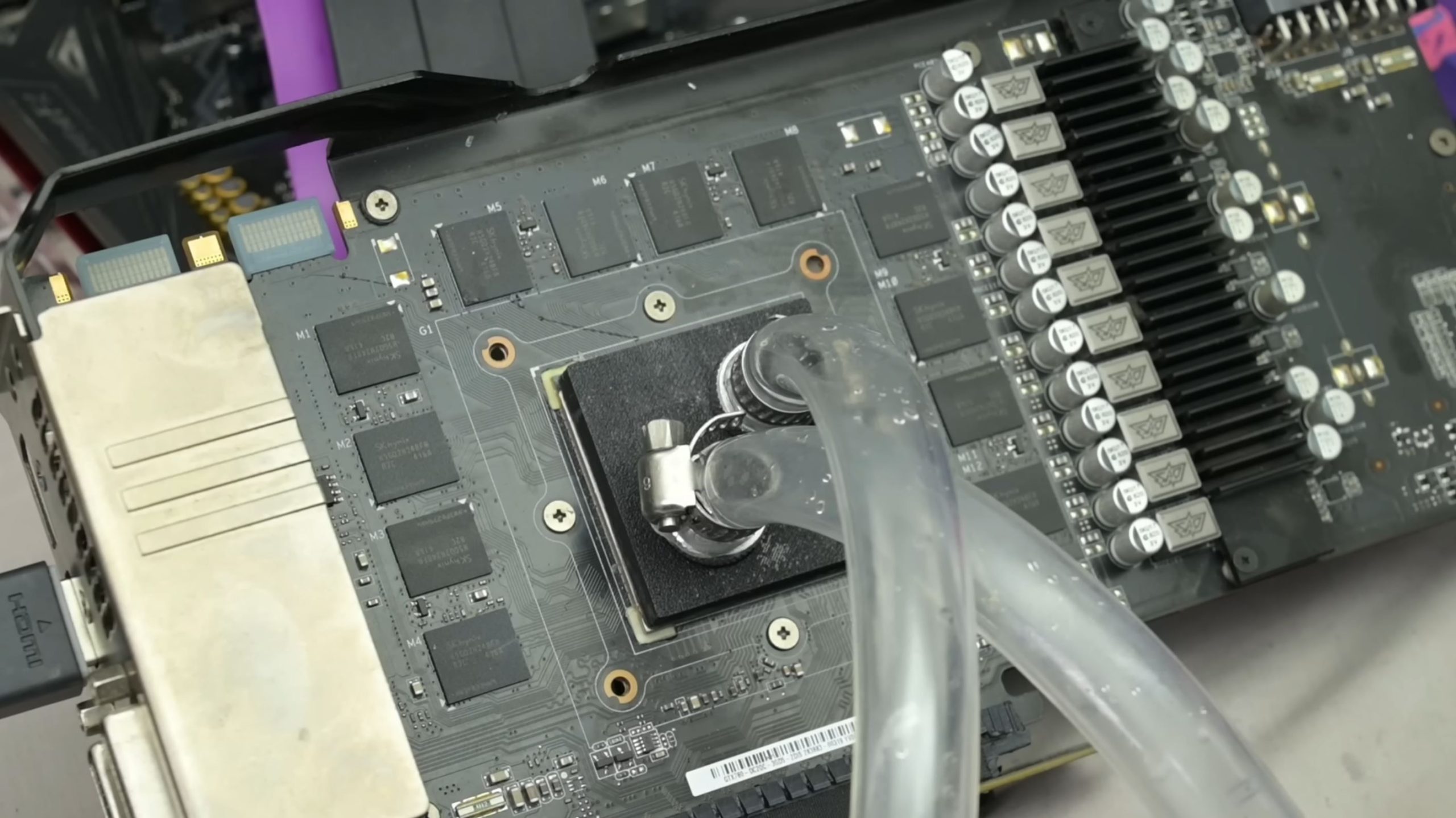 ระบายความร้อน GPU โดยตรงด้วยน้ำบนซิลิคอน ทำได้อย่างไร