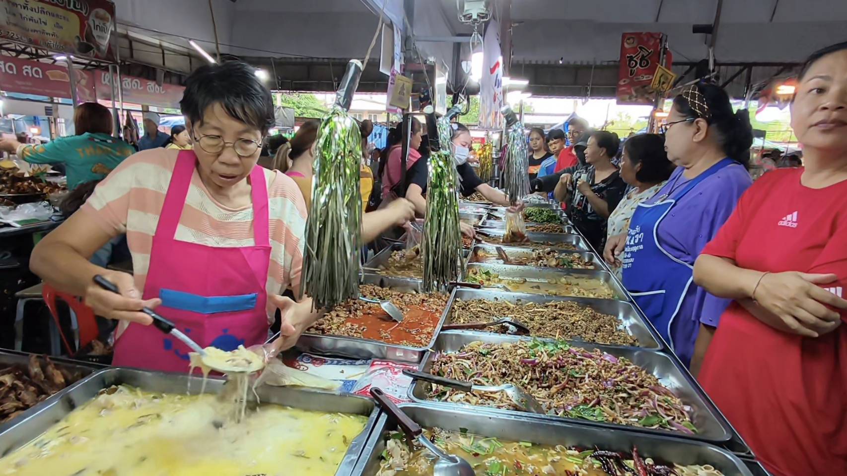 ร้านแกงราคาย่อมเยาว์ เมื่อธุรกิจเล็กแบ่งกำไรคืนชุมชน