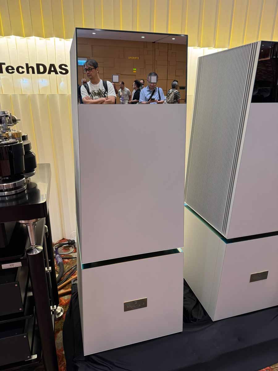 แอมพลิฟายเออร์โมโนแฟลกยุคใหม่: Goldmund Telos 9800 ปะทะ AVID OPUS Power