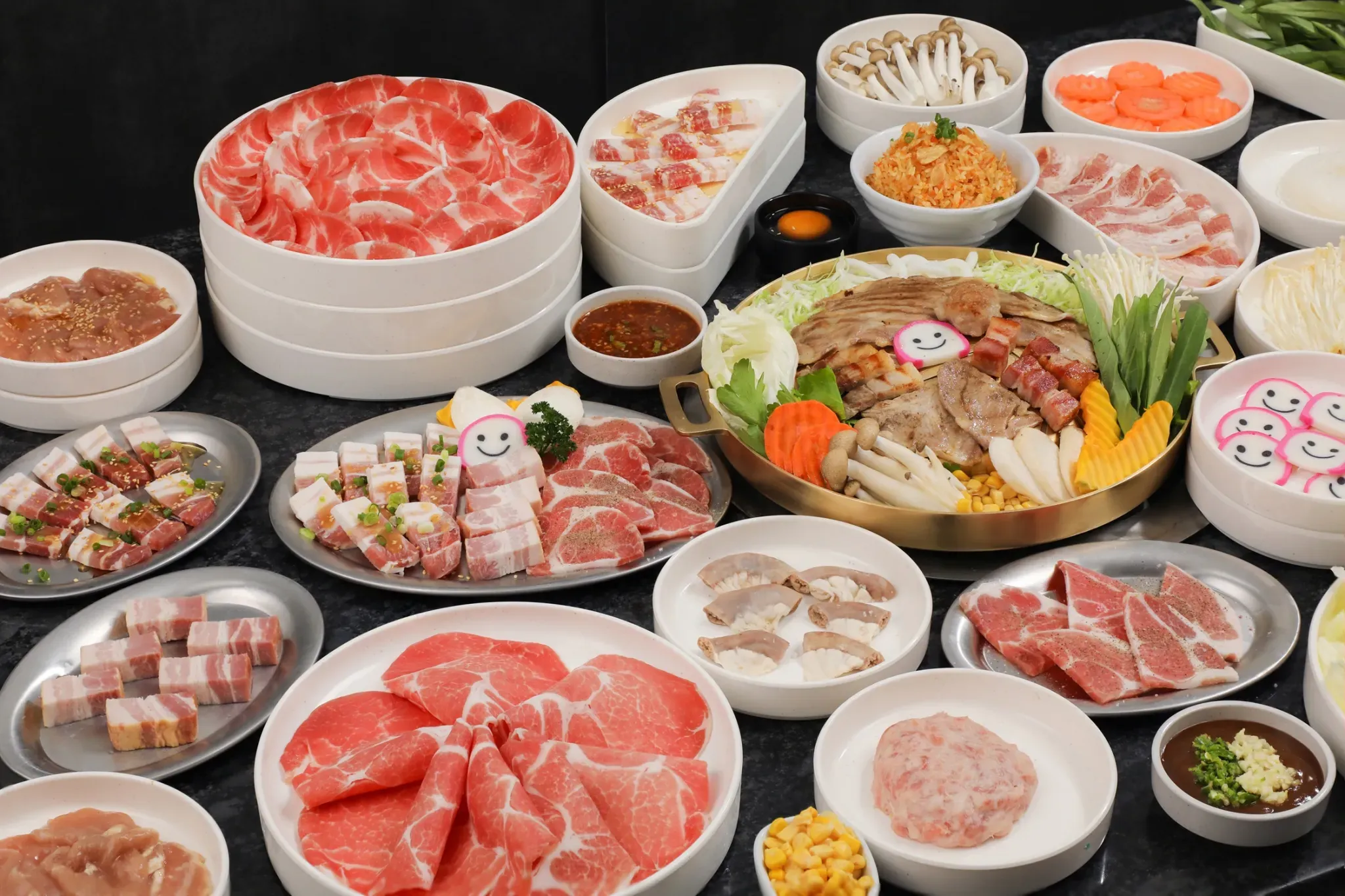 บุฟเฟต์ราคา 399 บาท เน้นคุณภาพ เปรียบเทียบ GON BUFFET กับ Château Grill & Gather
