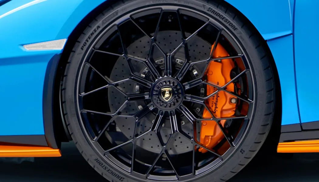 Premium Tire Technology Showdown: ยางลัมโบร์กินี VS ยางปอร์เช่ E-Fuel