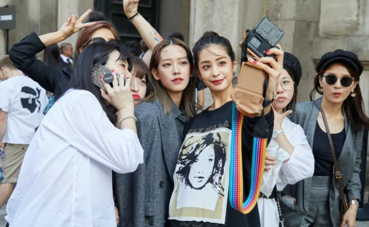 Gen Z ริ้วรอย: เมื่อความกลัวแก่ตัวกลายเป็นทองของอุตสาหกรรมความงาม