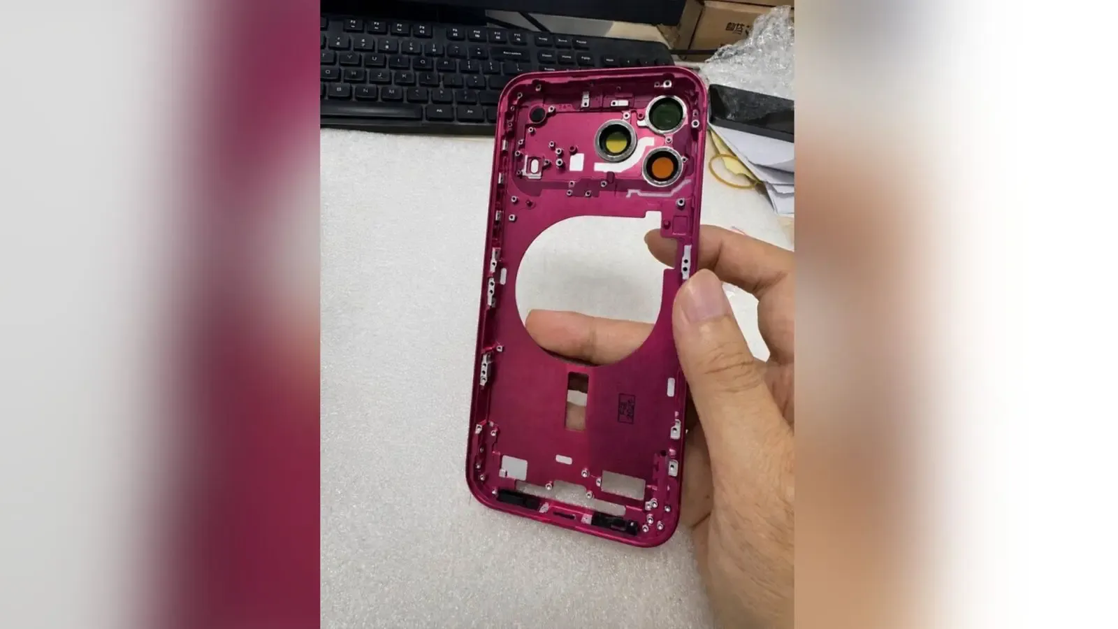 ไขสี Dark Cherry iPhone 18 Pro เฉดแดงอมม่วงตัวจริง