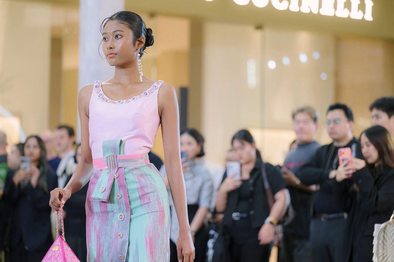 ผ้าไทยร่วมสมัยในห้าง: เมื่อมรดกหัตถศิลป์กลายเป็นแฟชั่นชีวิตประจำวัน
