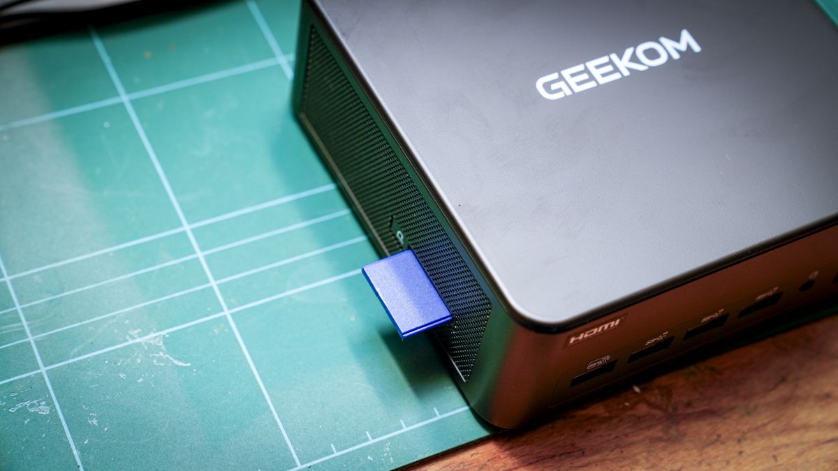 รีวิว GEEKOM IT13 MAX มินิพีซี Core Ultra 9 แรงคุ้มในเคส 0.9L