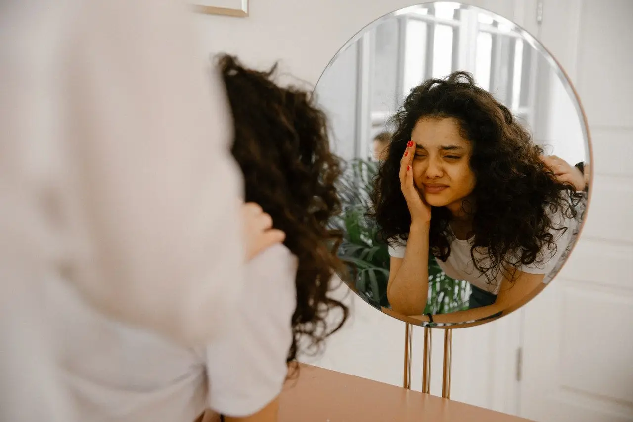 Gen Z ริ้วรอย: เมื่อความกลัวแก่ตัวกลายเป็นทองของอุตสาหกรรมความงาม