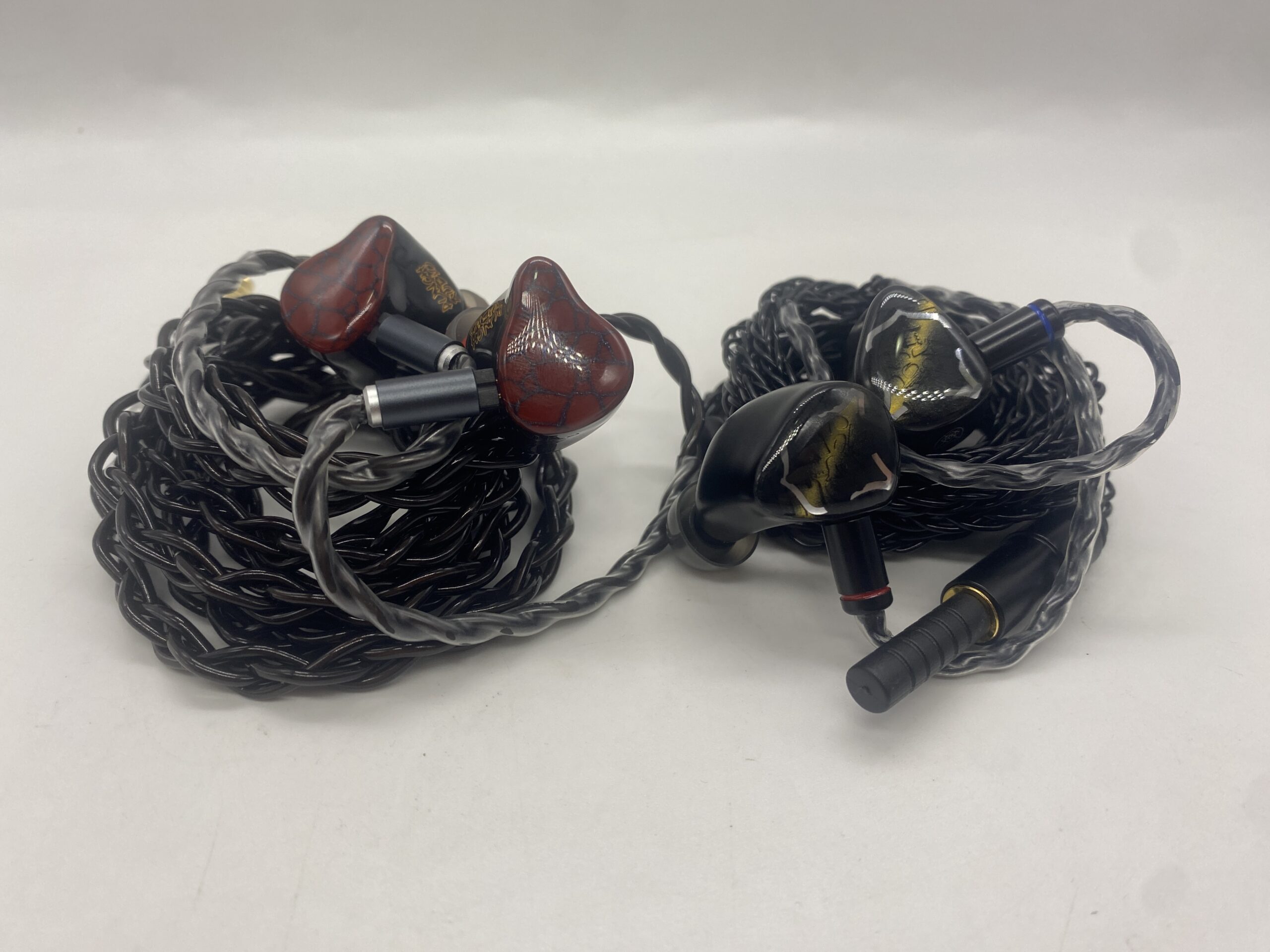 หูฟัง IEM ราคาถูกสายออดิโอไฟล์: Sivga Lyrebird vs Noble Audio Vanguard