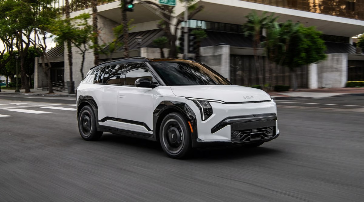 รถกระบะไฟฟ้าราคาถูกต่ำกว่า 30000 ดอลลาร์ Ford Fathom ปะทะ Kia EV3
