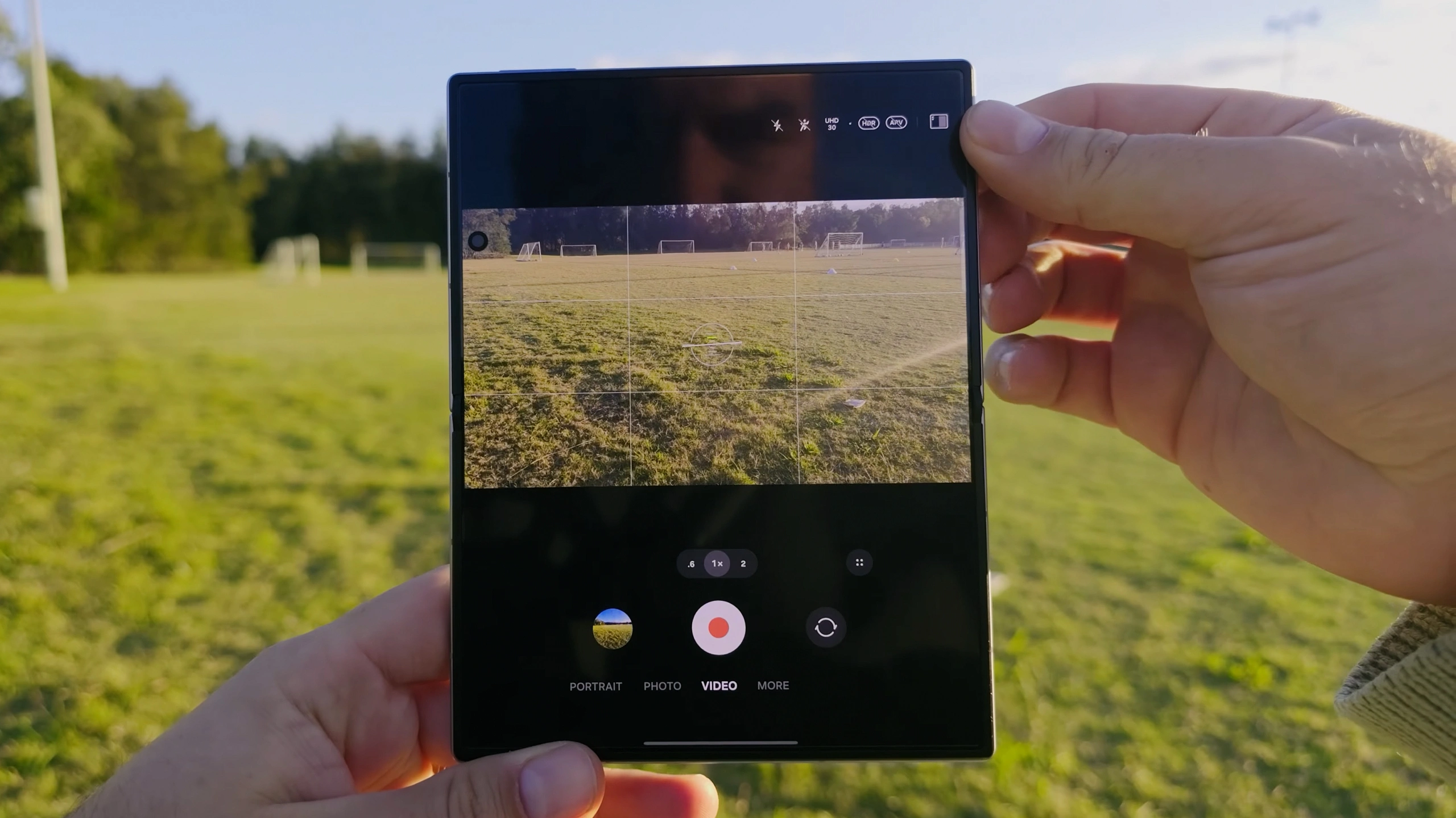 ทำไม Galaxy Z Fold 8 แอบลดภาพจาก 24MP เหลือ 12MP และคุณป้องกันได้อย่างไร