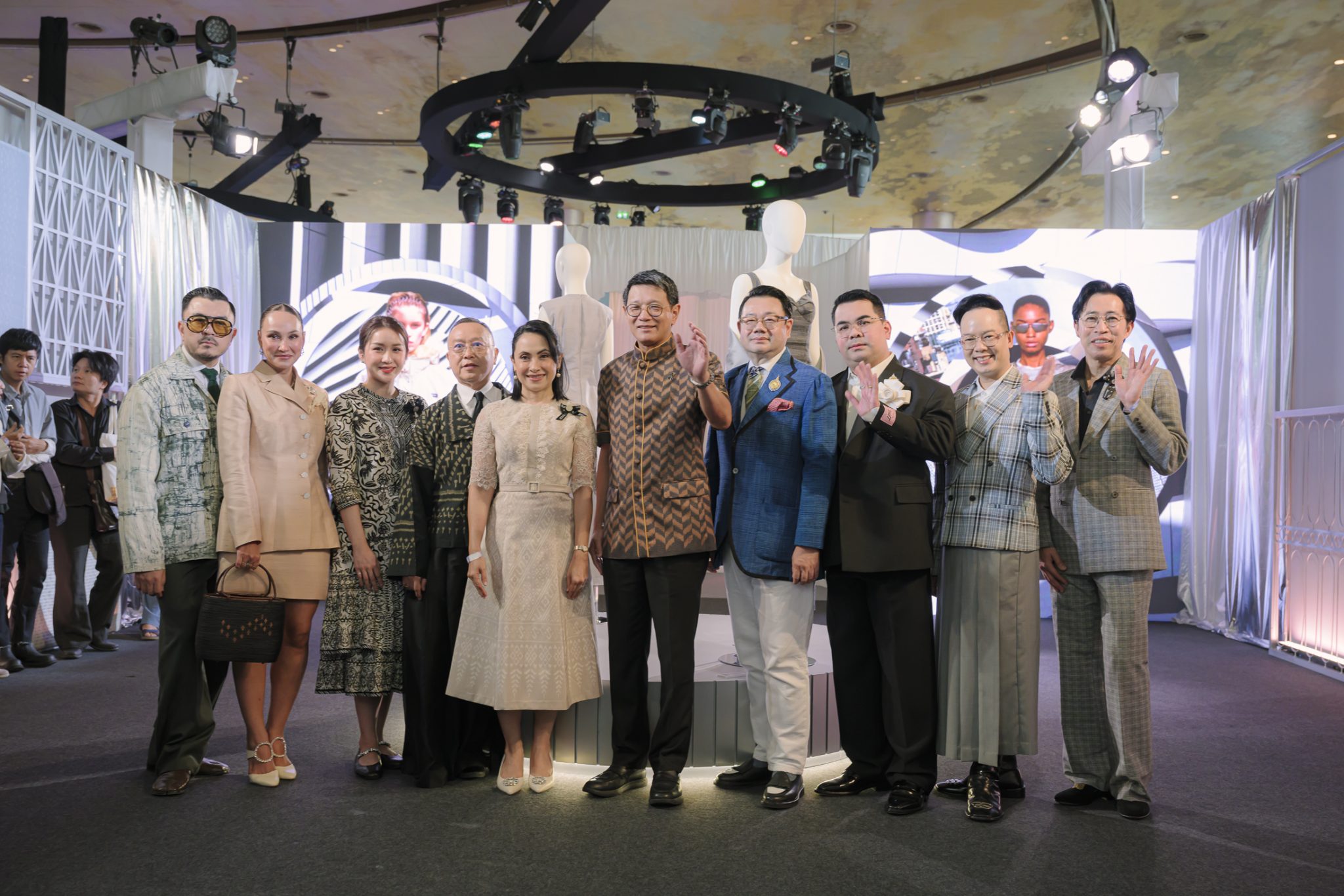 Thai Textiles Trend Book: ผ้าไทยแนวทางใหม่สู่แฟชั่นโลก