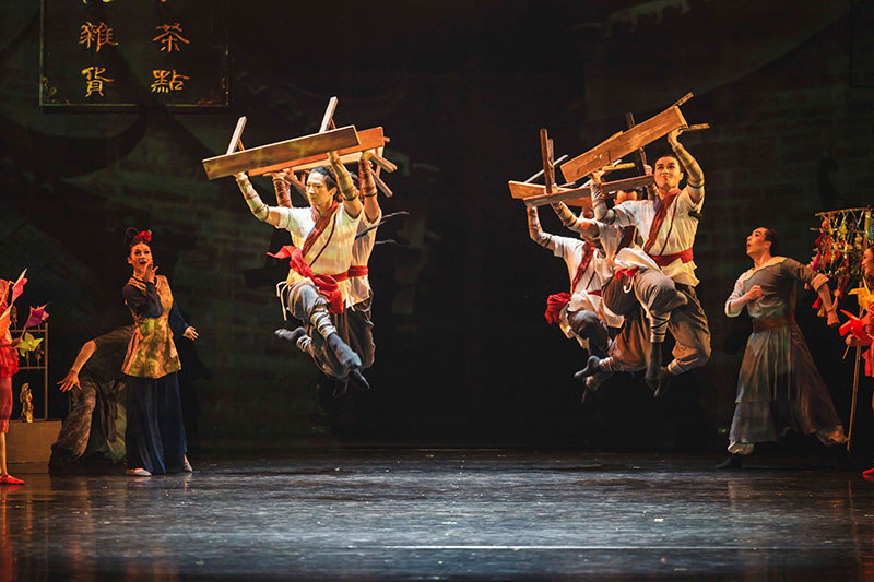 เมื่อเวทีโลกมาบรรจบที่กรุงเทพฯ: Moulin Rouge, Oasis และระบำศิลป์จีน