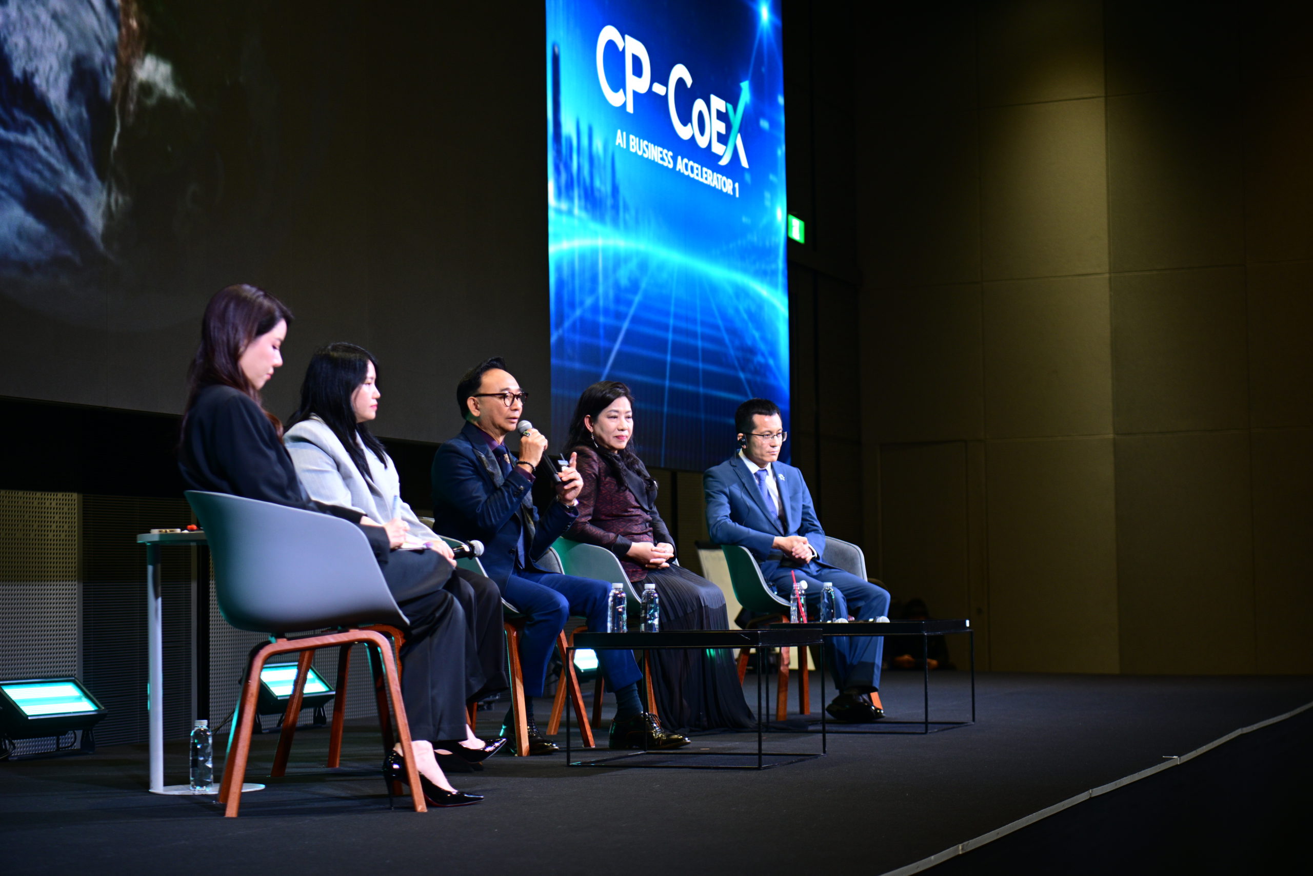 จากผู้นำที่ใช้ AI สู่ผู้นำที่แปลงองค์กรด้วย AI