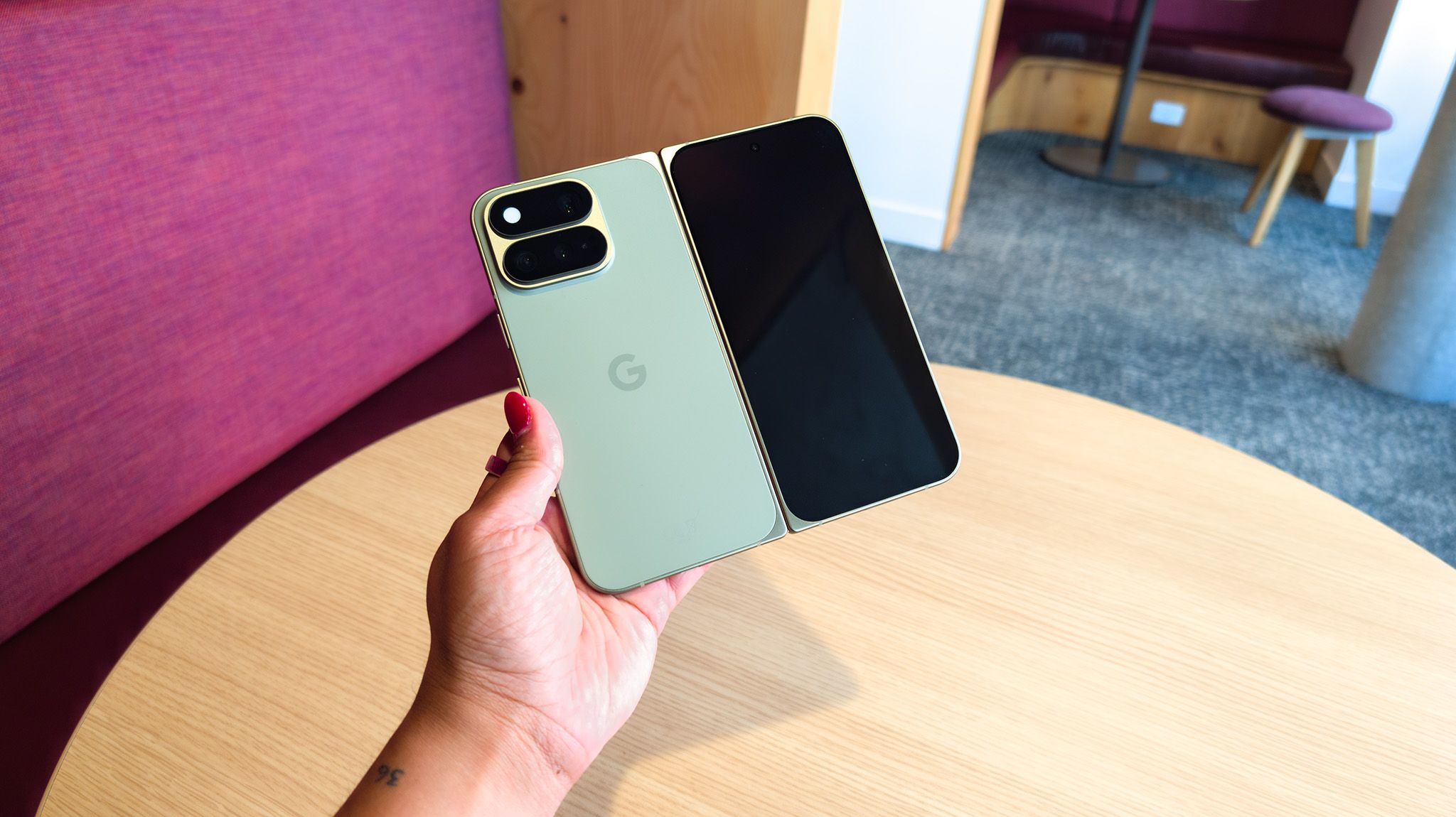 เจาะลึกการชาร์จของ Pixel 11 Pro Fold: เร็วขึ้นด้วย Qi2