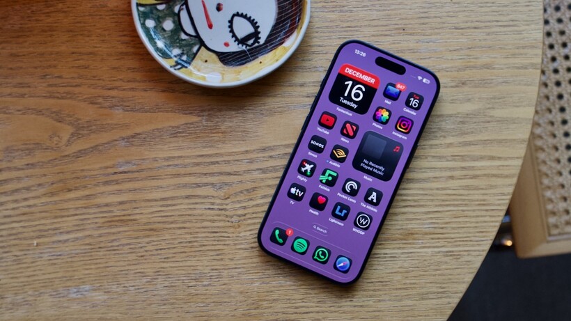 Pixel 11 Pro vs iPhone 17 Pro ศึกแฟลกชิปด้านกล้อง AI และระบบนิเวศ