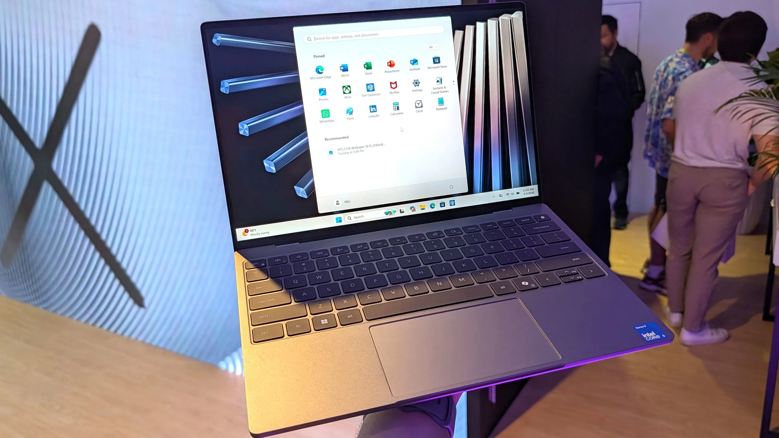 แล็ปท็อปกลับไปโรงเรียน เลือก MacBook หรือ Dell XPS ดีสุดสำหรับนักศึกษา