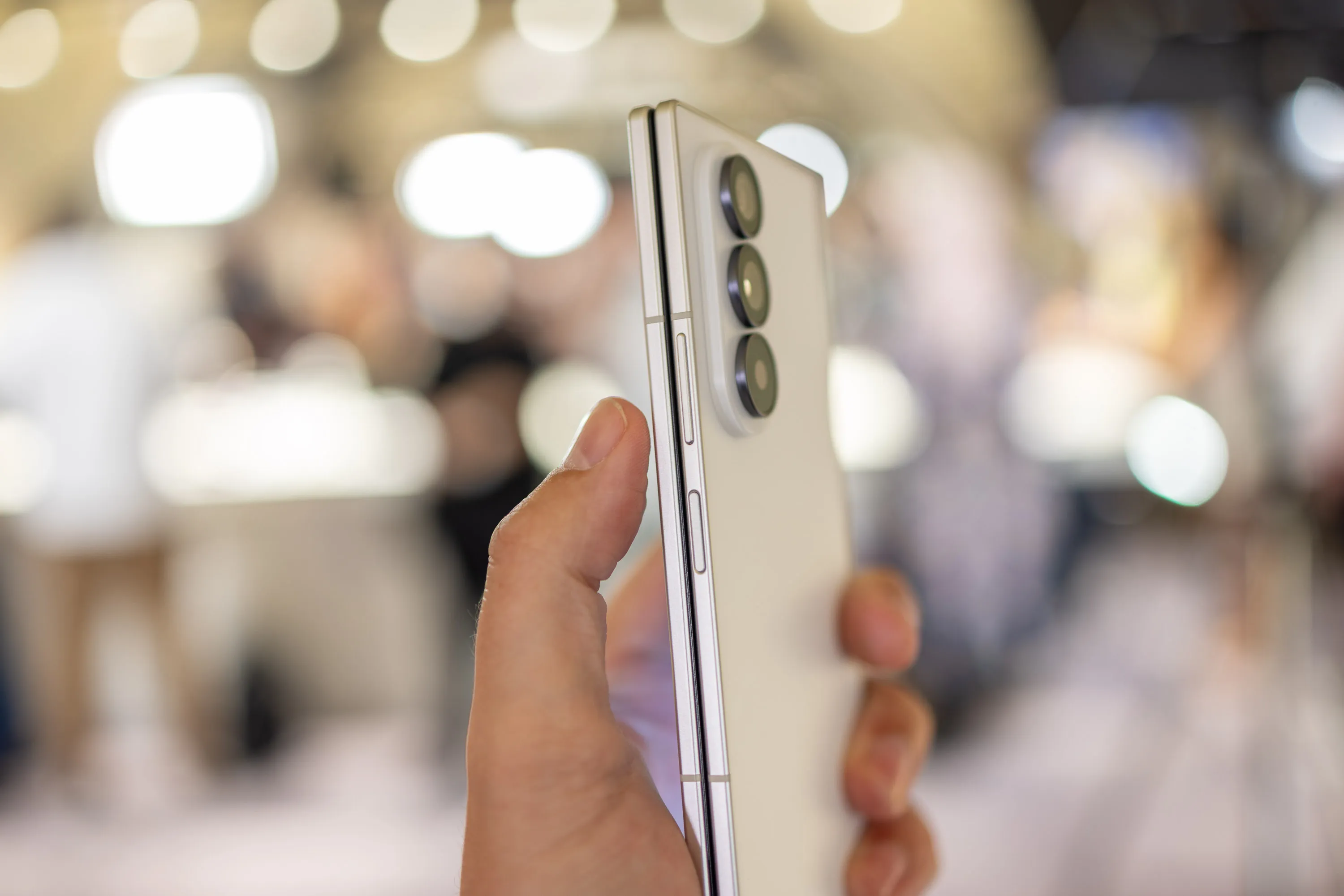 Pixel 11 Pro Fold vs Galaxy Z Fold 8 Ultra สมาร์ทโฟนพับได้ตัวท็อปตัวไหนคุ้มกว่า