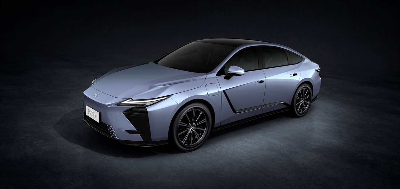 Lexus ES ใหม่ กับยุทธศาสตร์สองขุมพลังที่ท้าทายซีดานพรีเมียมไฟฟ้า