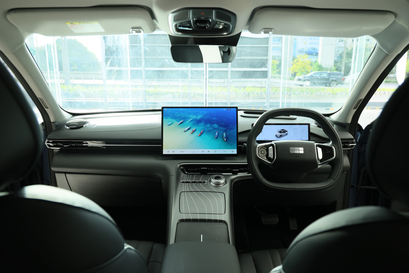 SUV ไฟฟ้าแบบ REEV ราคาไม่ถึง 7 แสน เขย่าตลาดด้วย GEELY STARRAY EM-R