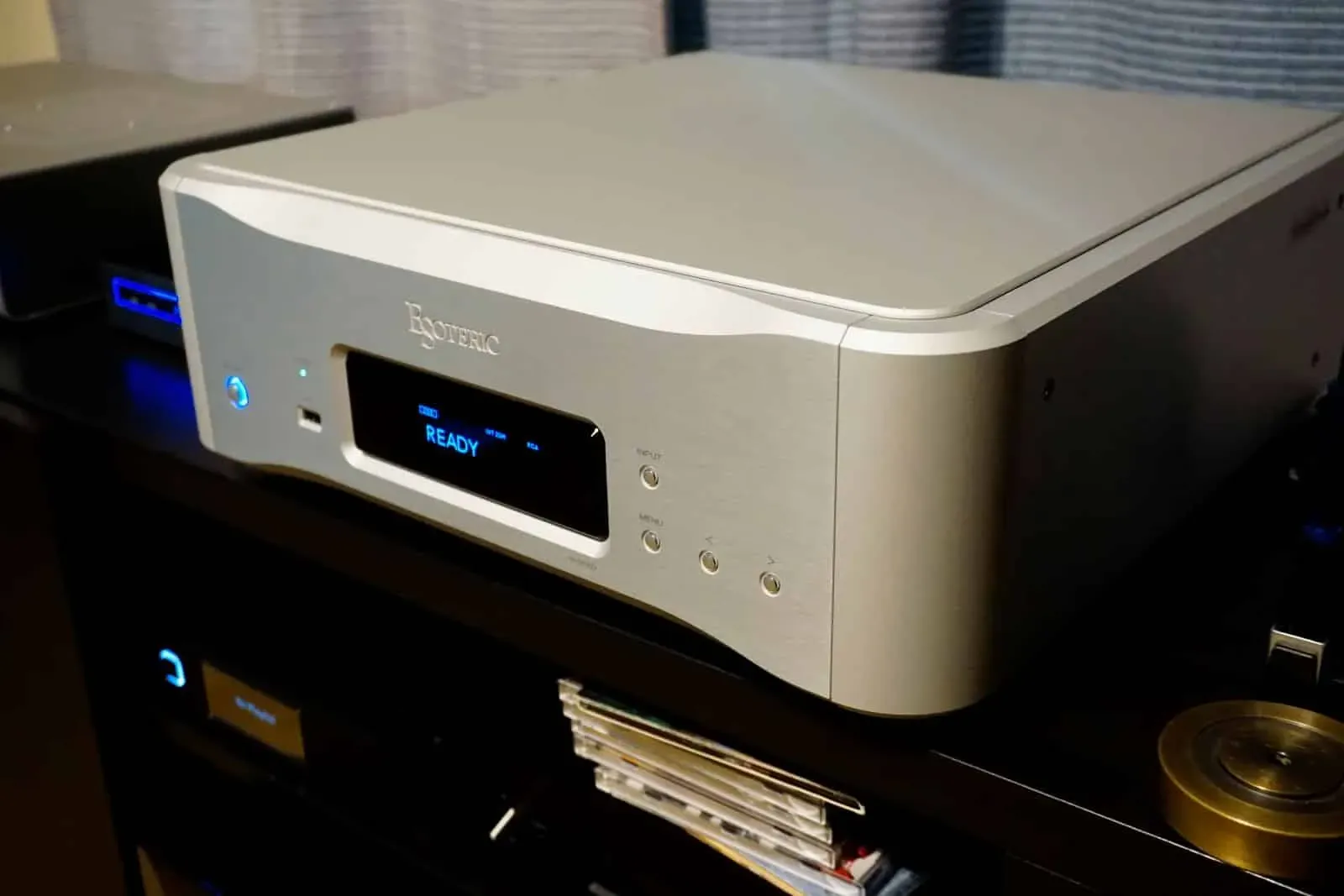 อุปกรณ์เล่นเพลงเครือข่ายรุ่นใหม่: เทียบเสียง Arcam SA45 กับ Esoteric N-01XD SE