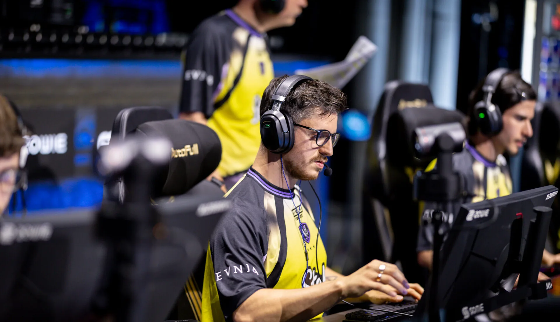 ศึกชี้ชะตาเพลย์ออฟ Esports World Cup: Vitality, Lynn Vision และ MOUZ ภายใต้แรงกดดันสูงสุด