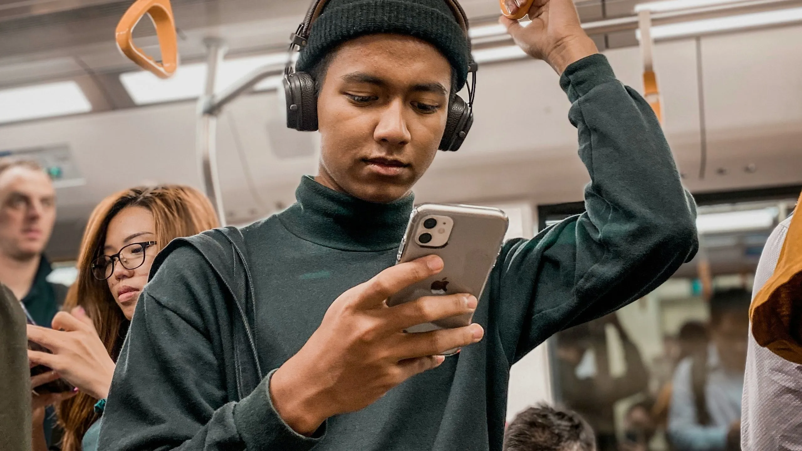 เมื่อ Siri AI ต้องรู้ว่าโลกกำลังเกิดอะไรขึ้น การจ่ายค่าลิขสิทธิ์ข่าวคือเดิมพันใหม่ของ Apple