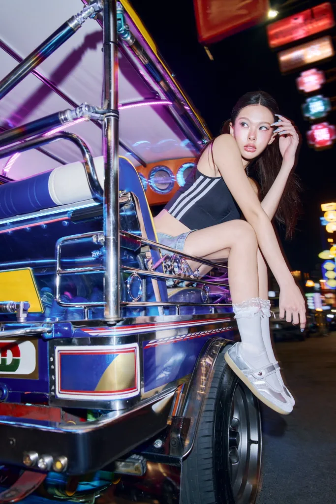 Adidas Samba Jane Light of the City กับเรื่องเล่าจากแสงเมืองยามค่ำคืน