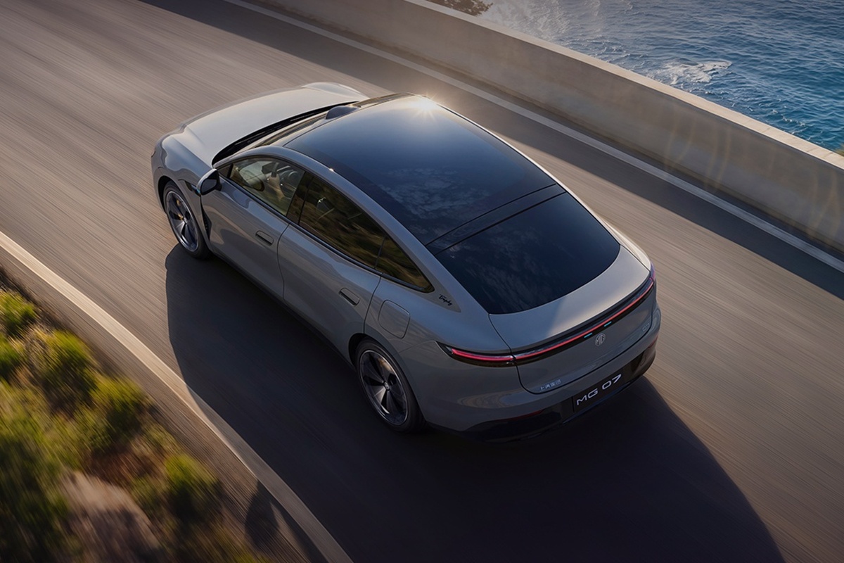 MG 07 PHEV เก๋งสปอร์ตปลั๊กอินทางไกล 1,745 กม. ท้าชน EV เต็มรูปแบบ