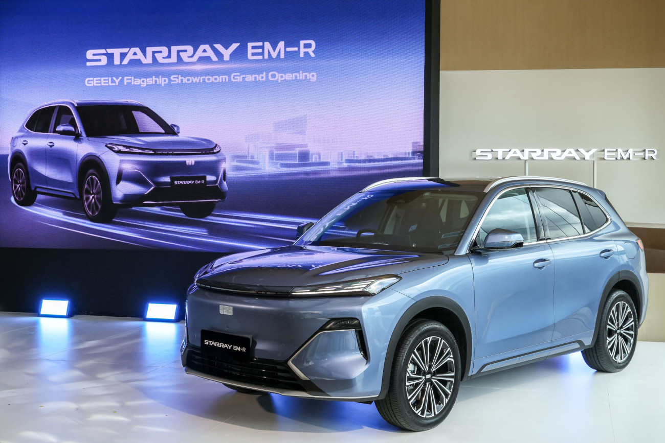 SUV ไฟฟ้าแบบ REEV ราคาไม่ถึง 7 แสน เขย่าตลาดด้วย GEELY STARRAY EM-R