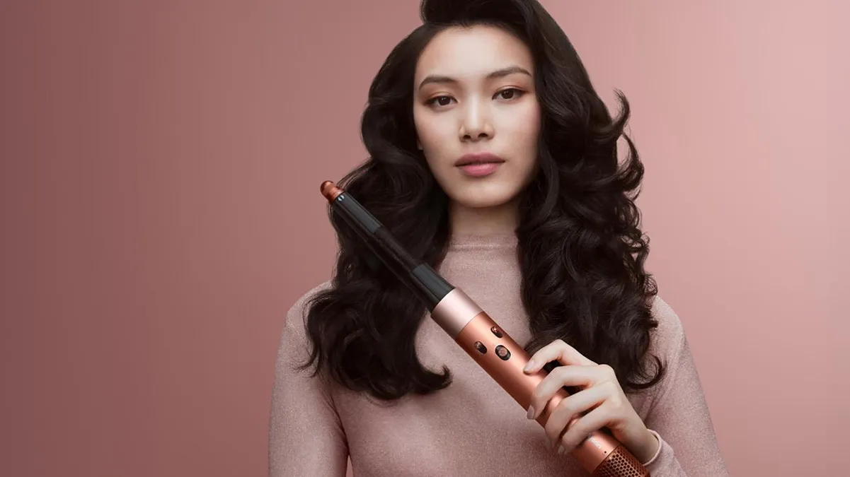 เครื่องจัดแต่งผม Dyson หัวเป่าผมใหม่ที่ยกระดับการจัดทรงผมที่บ้าน