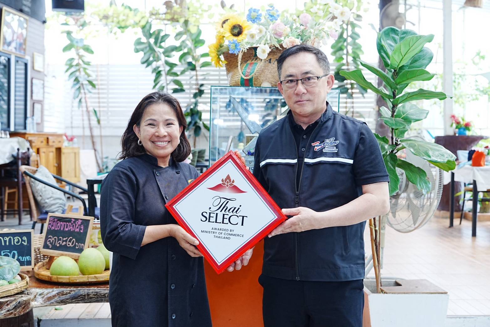 สตรีทฟู้ดจากข้างทางสู่มาตรฐาน: เมื่อการรับรองทางการยกระดับมูลค่าอาหารริมถนน