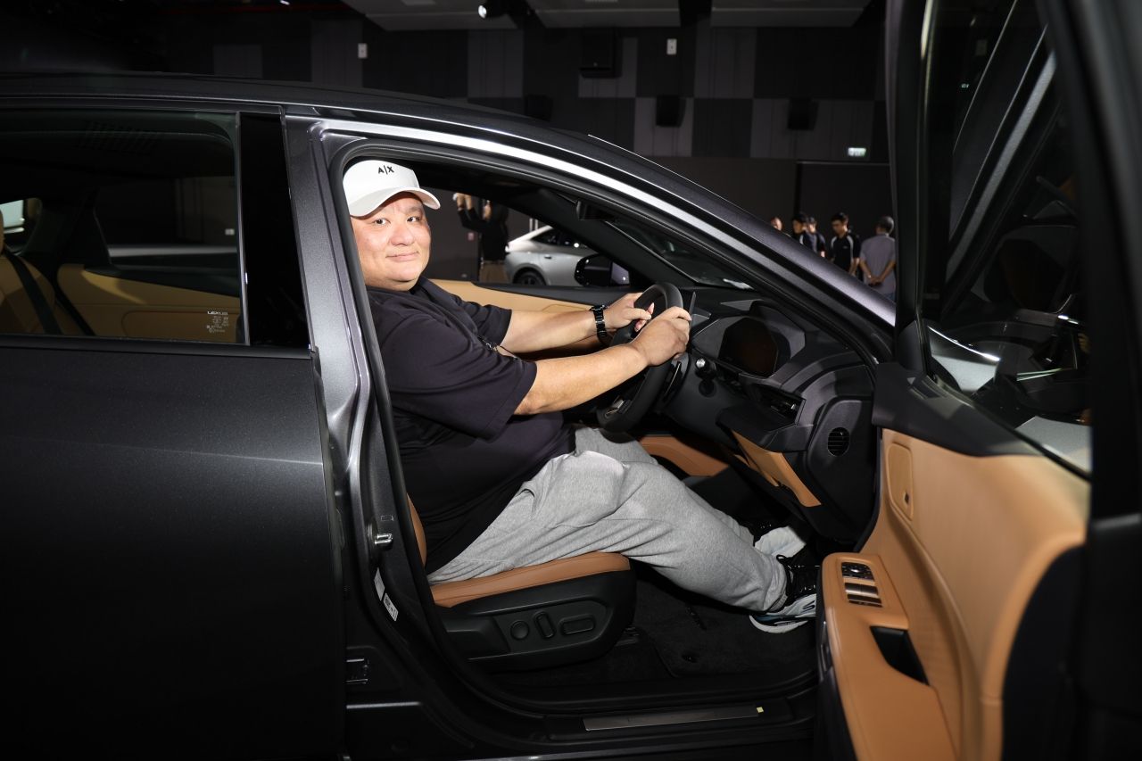 เลกซัส อีเอส ใหม่ สองขุมพลังไฮบริด–ไฟฟ้า ชนตรงซีดานหรู