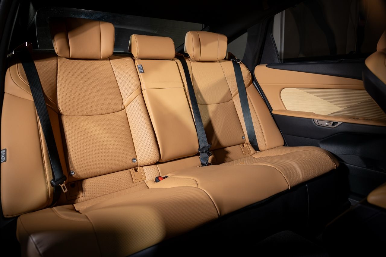 Lexus ES ไฟฟ้า vs ไฮบริด เลือกขุมพลังไหนให้ตรงสไตล์การขับของคุณ