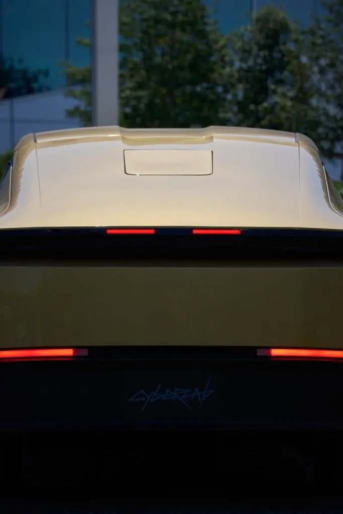 Tesla Cybercab Starlink เปลี่ยนสมรภูมิรถแท็กซี่ไร้คนขับด้วยสัญญาณจากอวกาศ