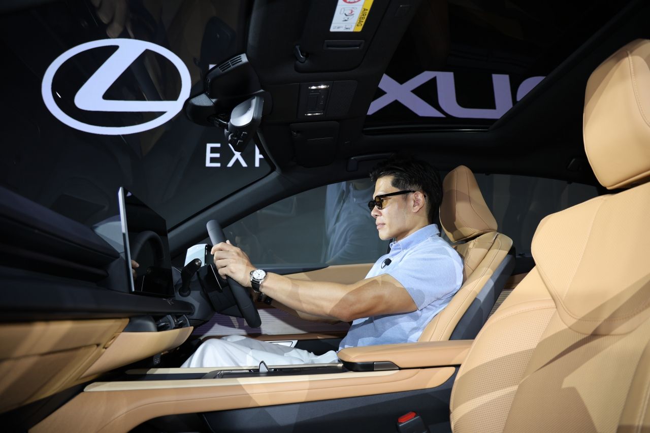 Lexus ES ไฟฟ้า vs ไฮบริด เลือกขุมพลังไหนให้ตรงสไตล์การขับของคุณ