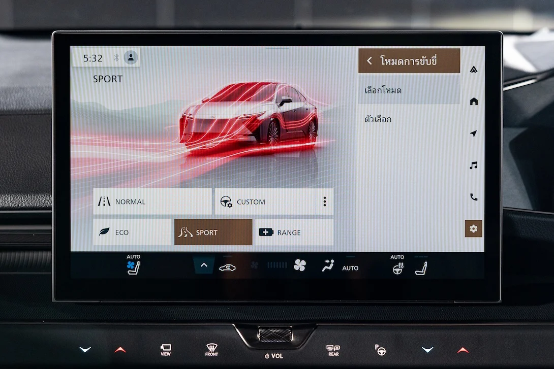 Lexus ES ซีดานหรูไฟฟ้า vs ไฮบริด เลือกสมรรถนะหรือความประหยัด
