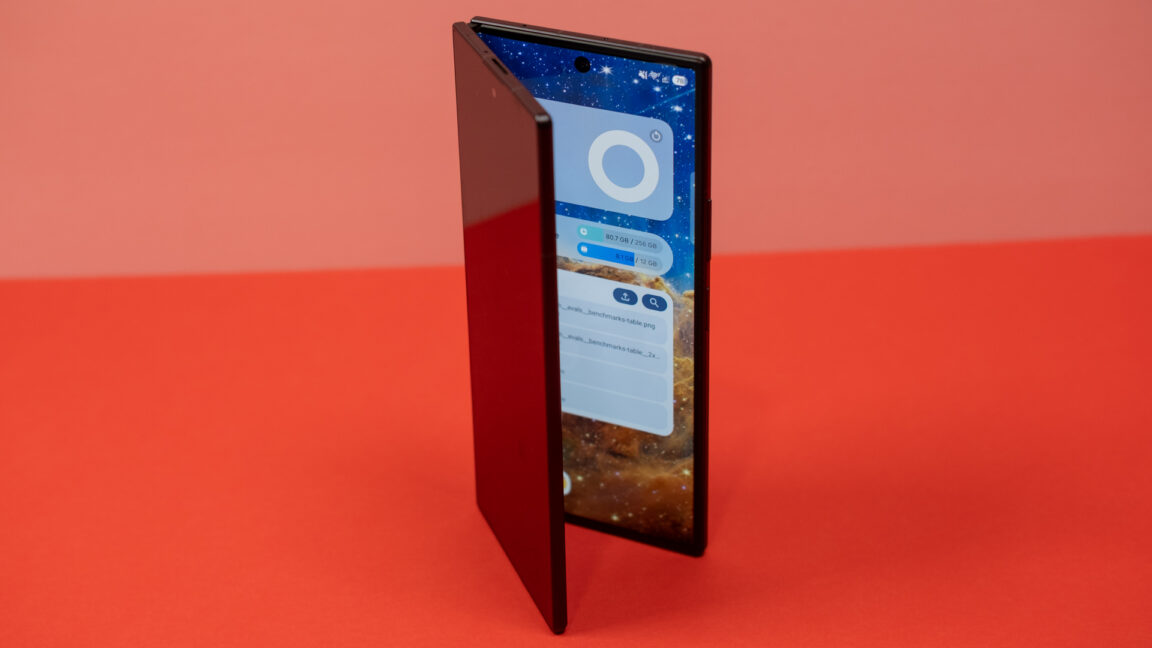รีวิว Galaxy Z Fold 8 Ultra: ฮาร์ดแวร์สุดพรีเมียมที่ทำให้คนส่วนใหญ่เอื้อมไม่ถึง