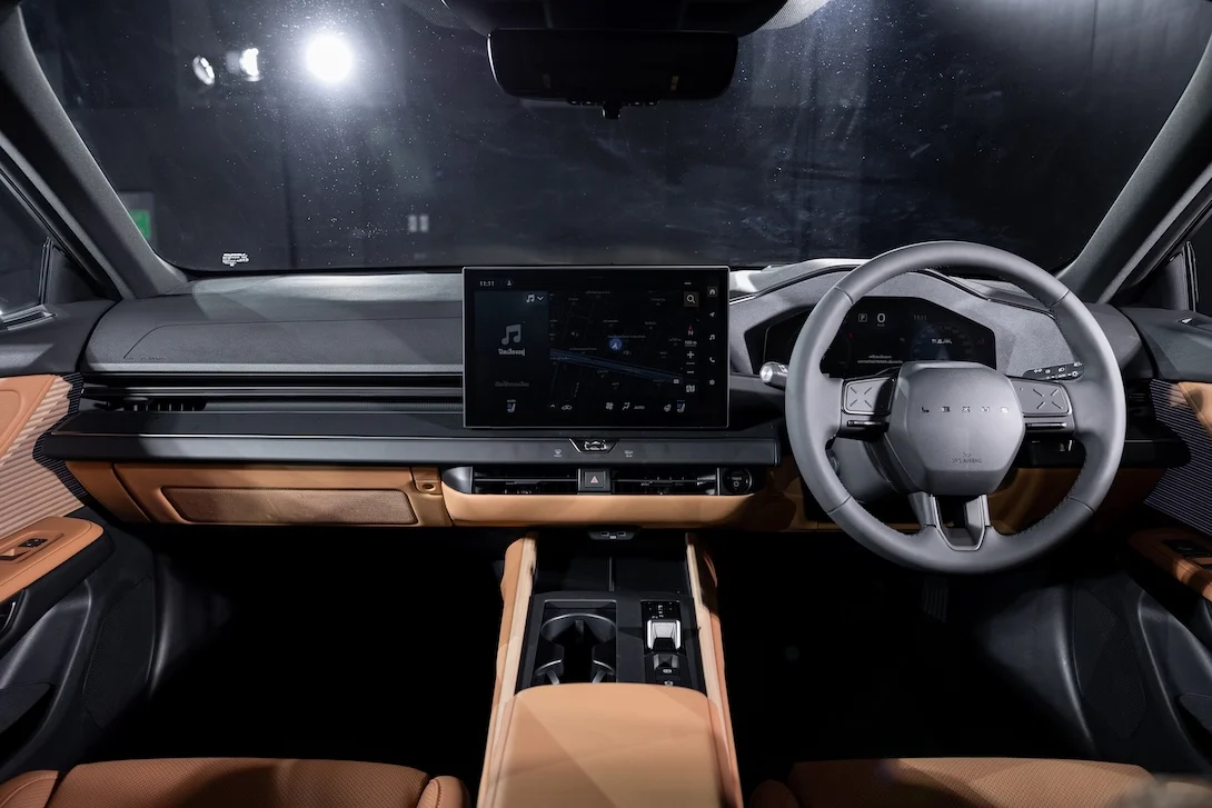 Lexus ES ไฮบริด หรือไฟฟ้า ทางเลือกไหนคุ้มกว่าสำหรับซีดานหรูพลังงานใหม่