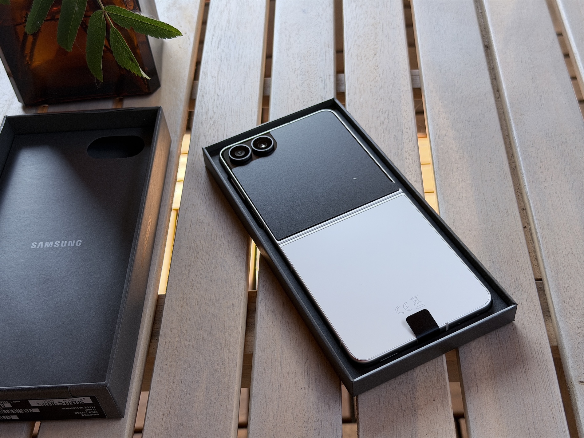เลือกโทรศัพท์พับได้ Galaxy Z Flip 8 หรือ Z Fold 8 แบบไม่ลังเล